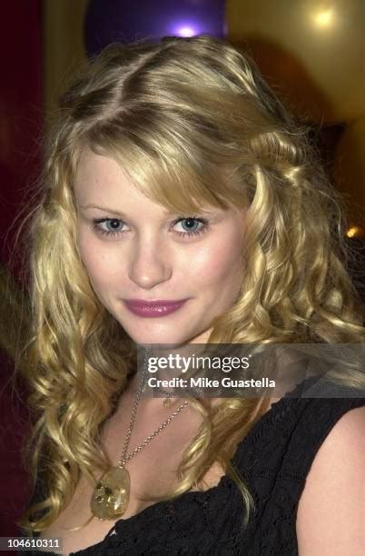 emilie de ravin sexy|4,740 Emilie De Ravin Photos & High Res Pictures